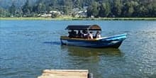 Relaxing boat tour at Gregory Lake